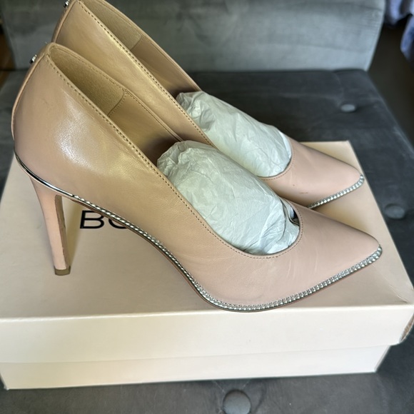 Like New Gorgeous Classic Nude Heels - Picture 3 of 5